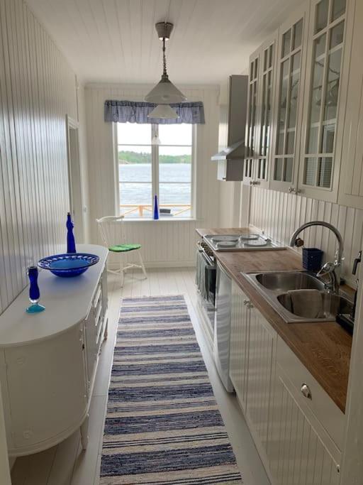 Waterfront House With Jacuzzi & Jetty In Feriehus *