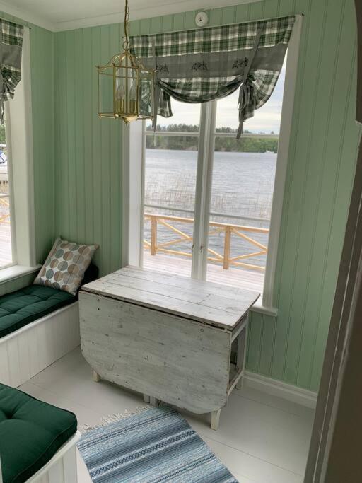Waterfront House With Jacuzzi & Jetty In *