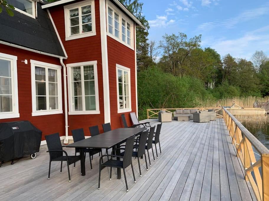 Feriehus Waterfront House With Jacuzzi & Jetty In *